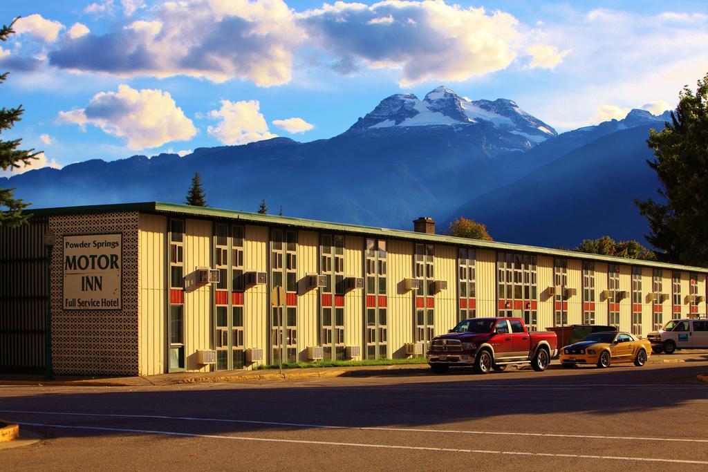 Grizz Hotel Revelstoke Εξωτερικό φωτογραφία