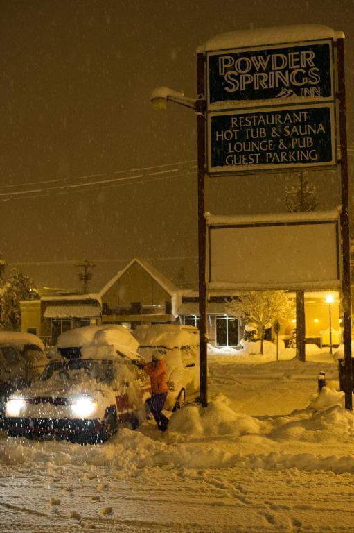 Grizz Hotel Revelstoke Εξωτερικό φωτογραφία