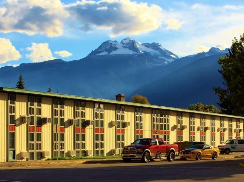 Grizz Hotel Revelstoke Εξωτερικό φωτογραφία